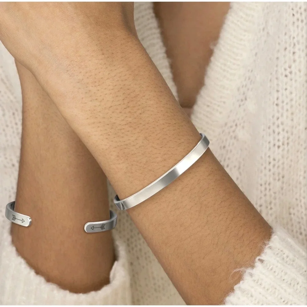 Mint & Lily Silver Straighten‎ Your Crown Daughter Inspirational Cuff Bracelet